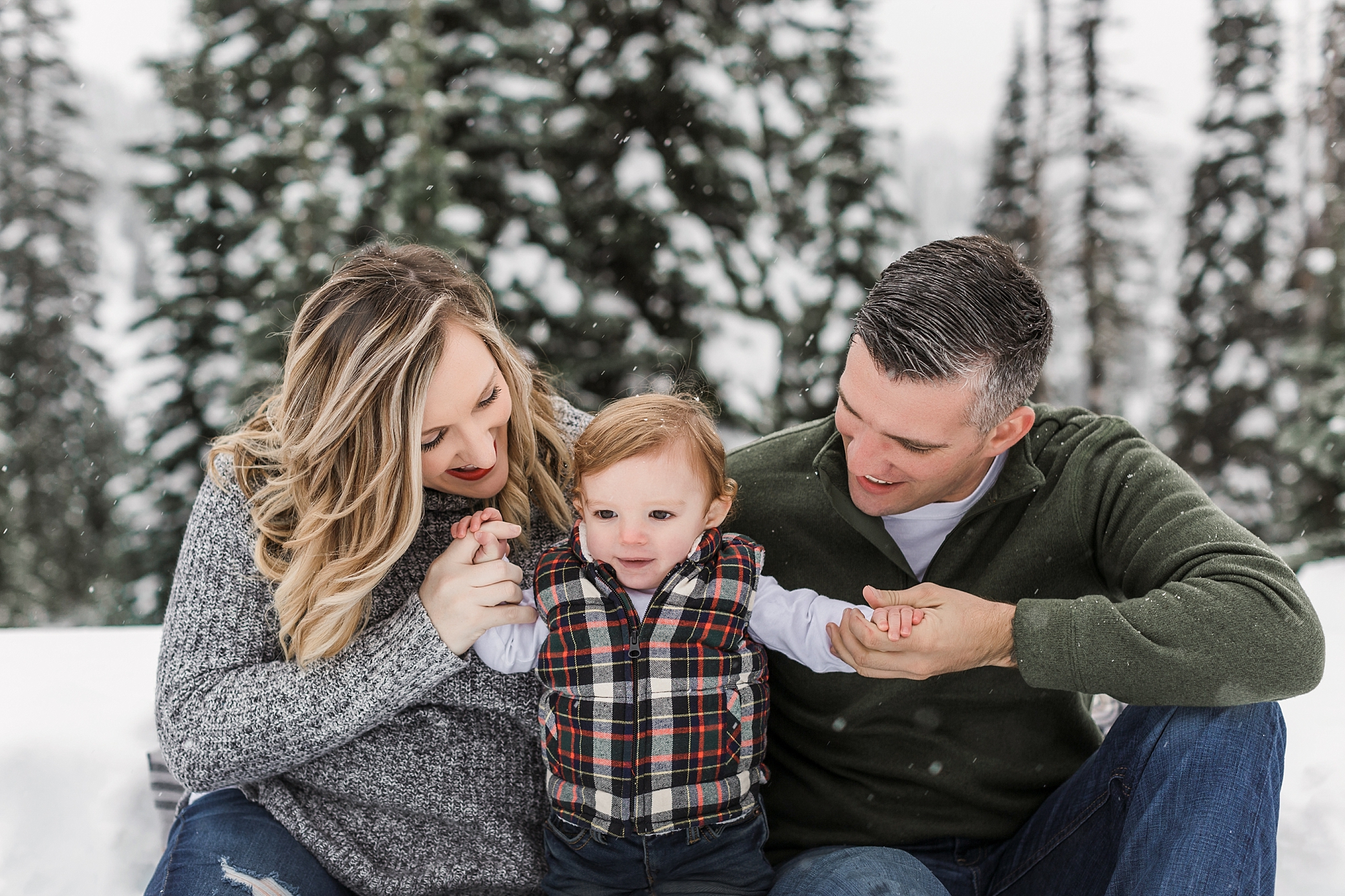 Family photos at Mt Rainier | Megan Montalvo Photography 
