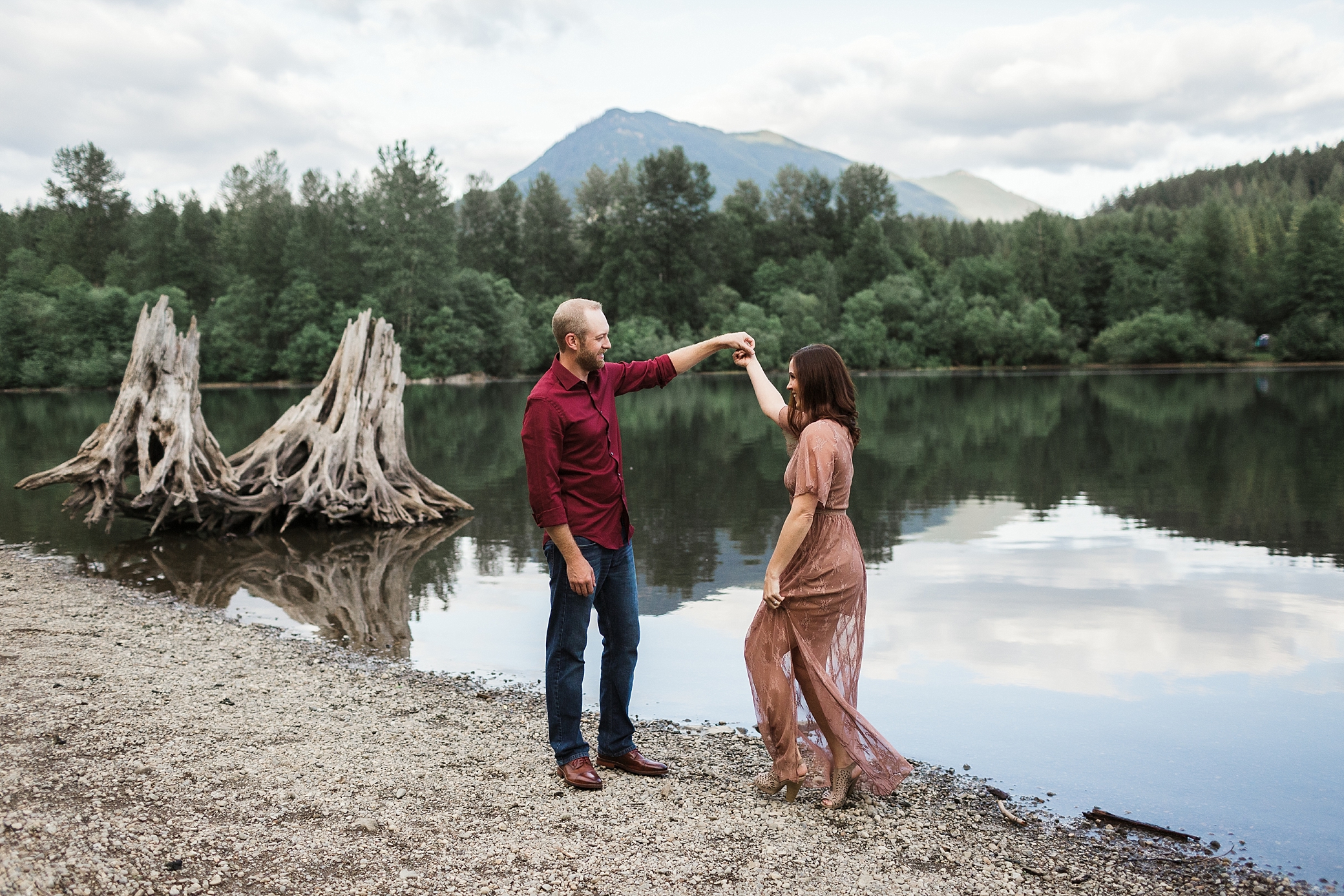 Rattlesnake Lake engagement session. Photographed by Seattle Wedding Photographer, Megan Montalvo Photography