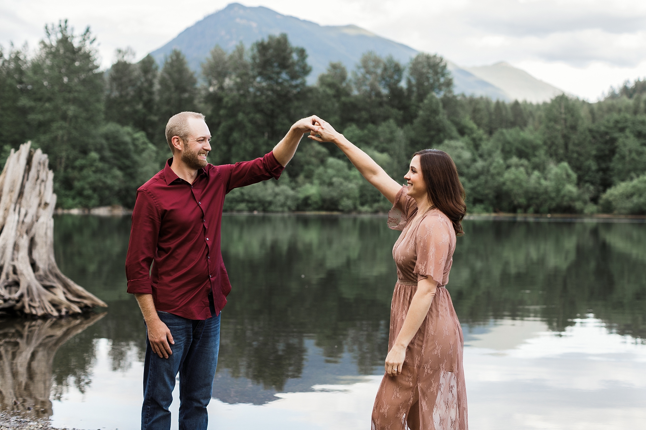 Rattlesnake Lake engagement session. Photographed by Seattle Wedding Photographer, Megan Montalvo Photography