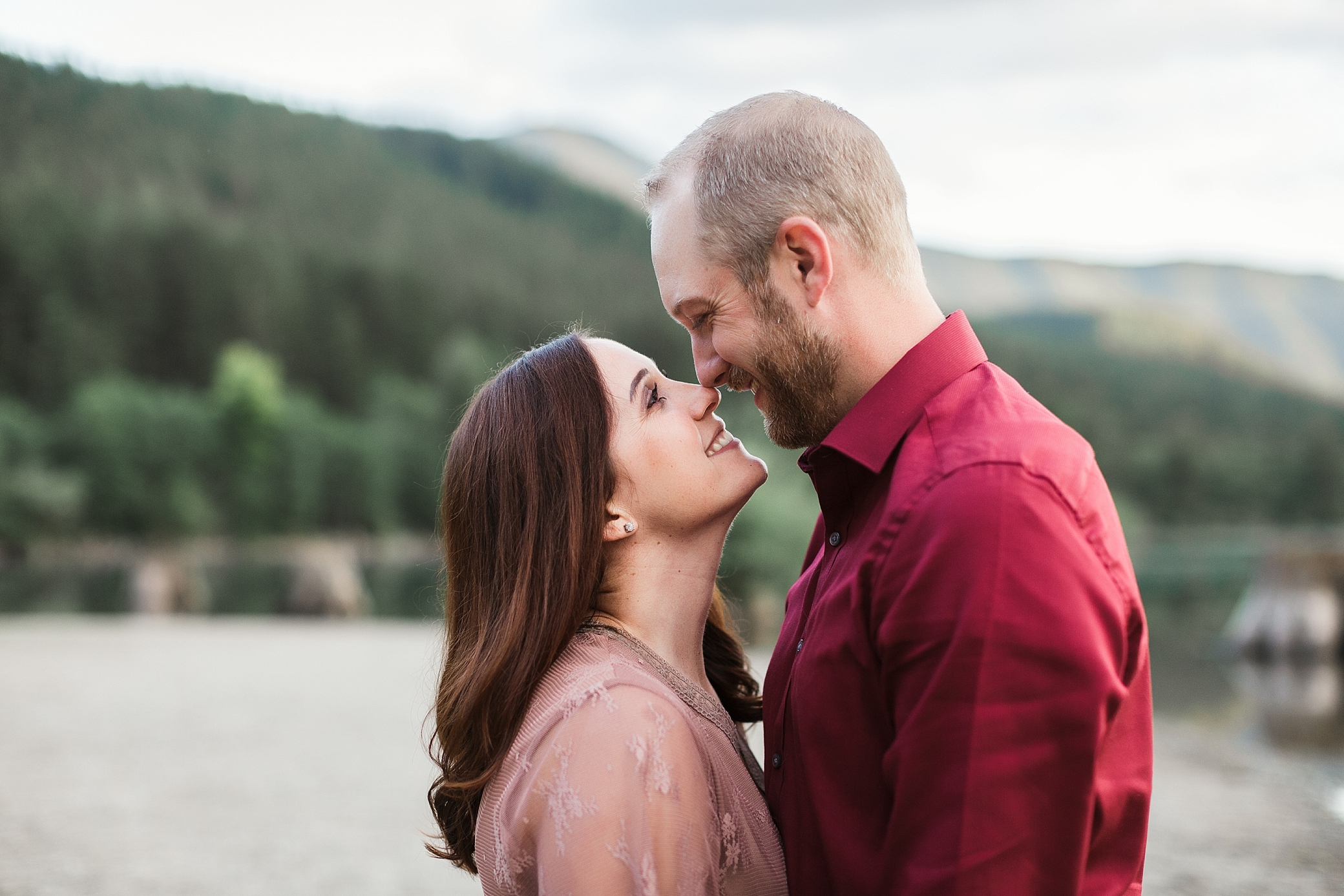 Rattlesnake Lake Engagement Session in the summer. Photographed by Seattle Wedding Photographer, Megan Montalvo Photography. 