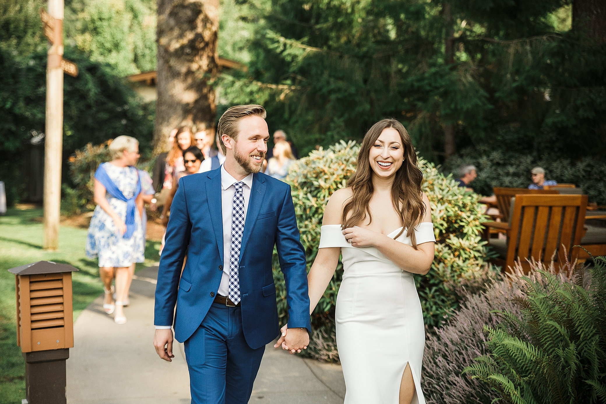 Wedding rehearsal dinner at Alderbrook Resort and Spa. Photographed by Seattle Wedding Photographer, Megan Montalvo Photography. 