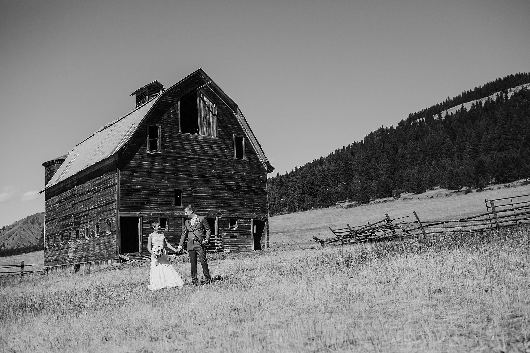 Summer wedding at The Cattle Barn in Cle Elum, WA | Megan Montalvo Photography 