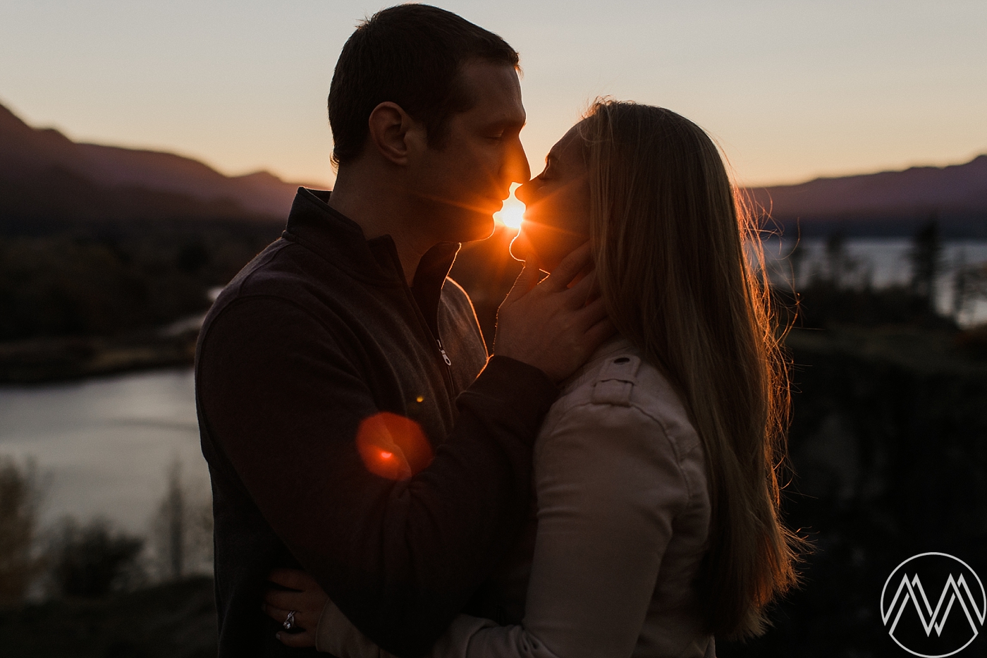 Sunset engagement photoshoot at the Columbia River Gorge with Portland Wedding Photographer, Megan Montalvo Photography. 