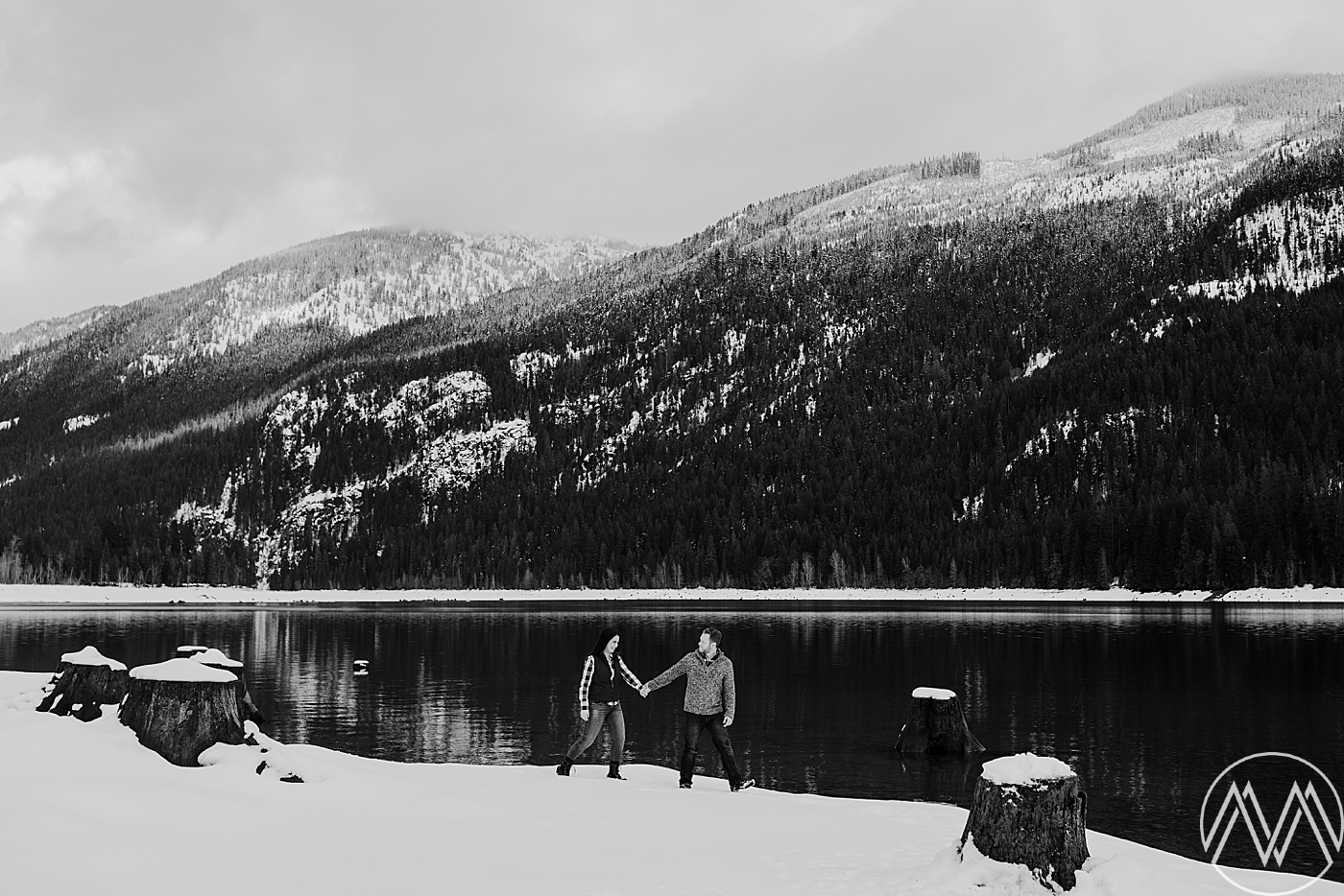 PNW Winter Engagement Photoshoot at Rattlesnake Lake | Megan Montalvo Photography