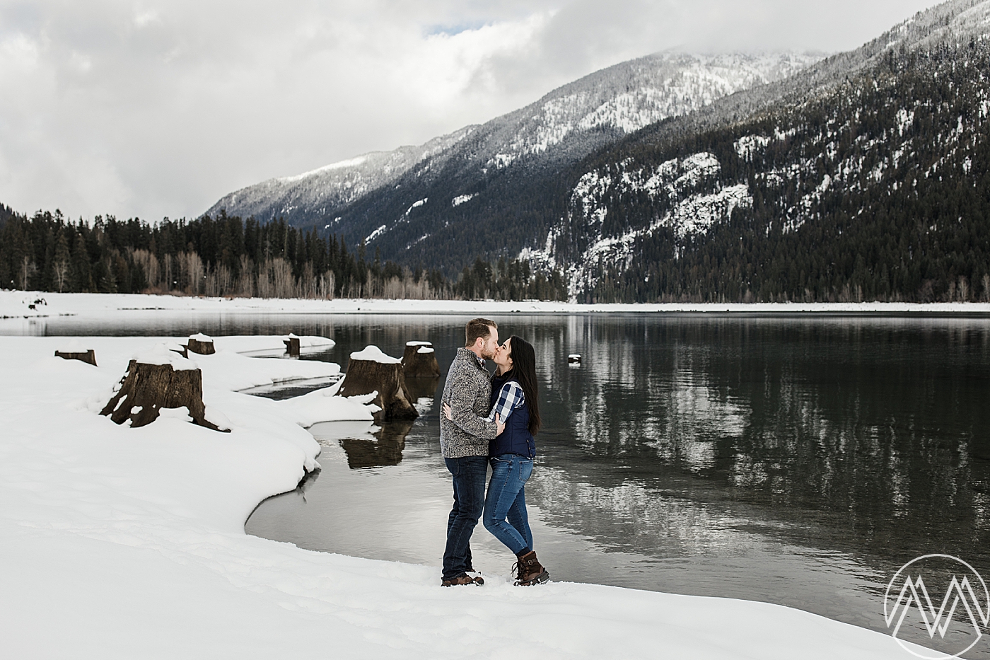 PNW Winter Engagement Session in North Bend, WA. Photographed by PNW Wedding Photographer, Megan Montalvo Photography. 