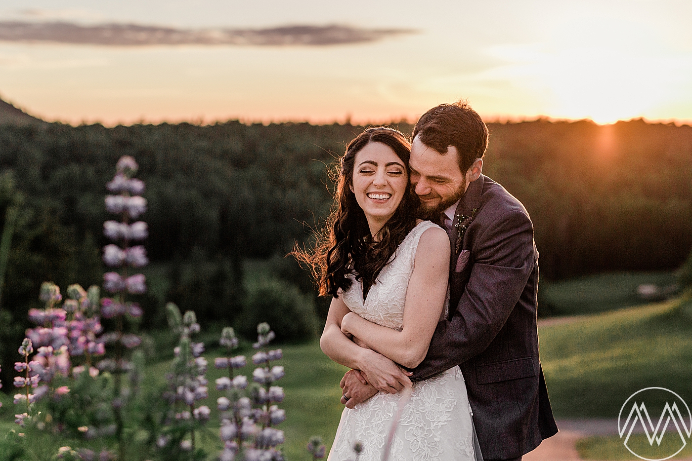Sunset bride and groom portraits at Eaglemont Golf Course Wedding Venue | Photographed by PNW Wedding Photographer, Megan Montalvo Photography