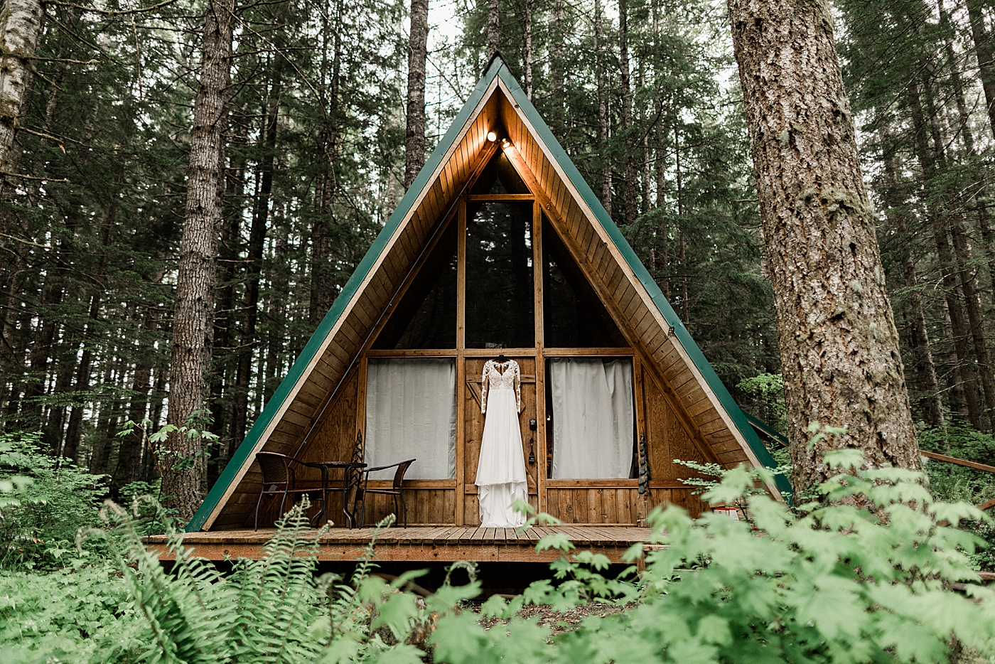 PNW Cabin Elopement | Megan Montalvo Photography