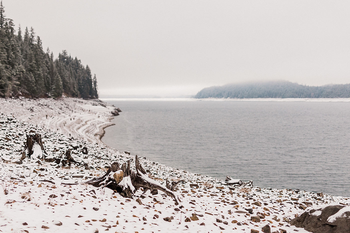Lake Kachess with snow | Megan Montalvo Photography