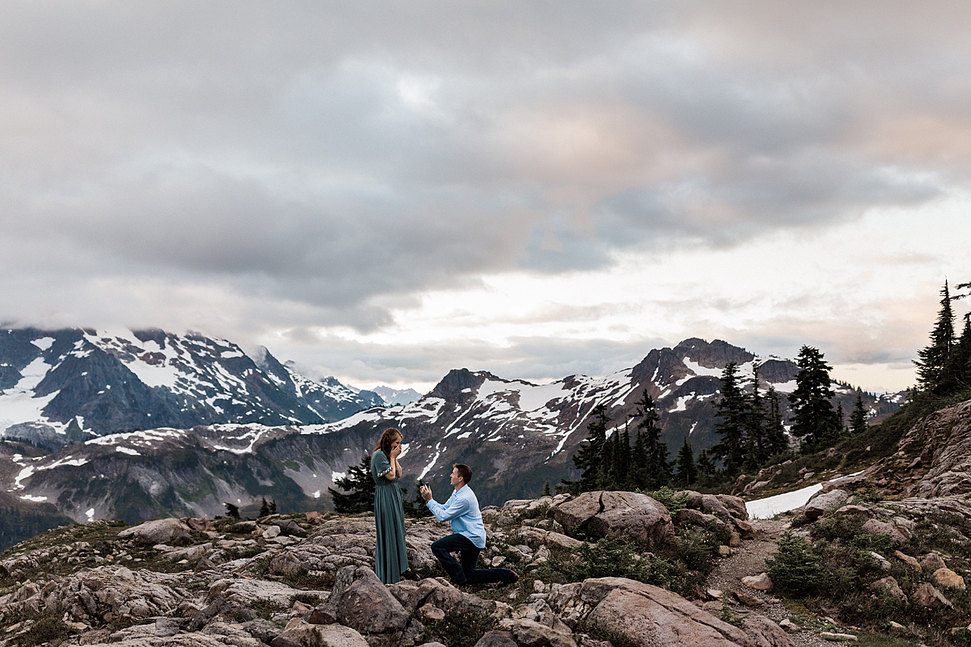 Proposal at Artists Point in Washington State. Photos by PNW Adventure Photographer, Megan Montalvo Photography.