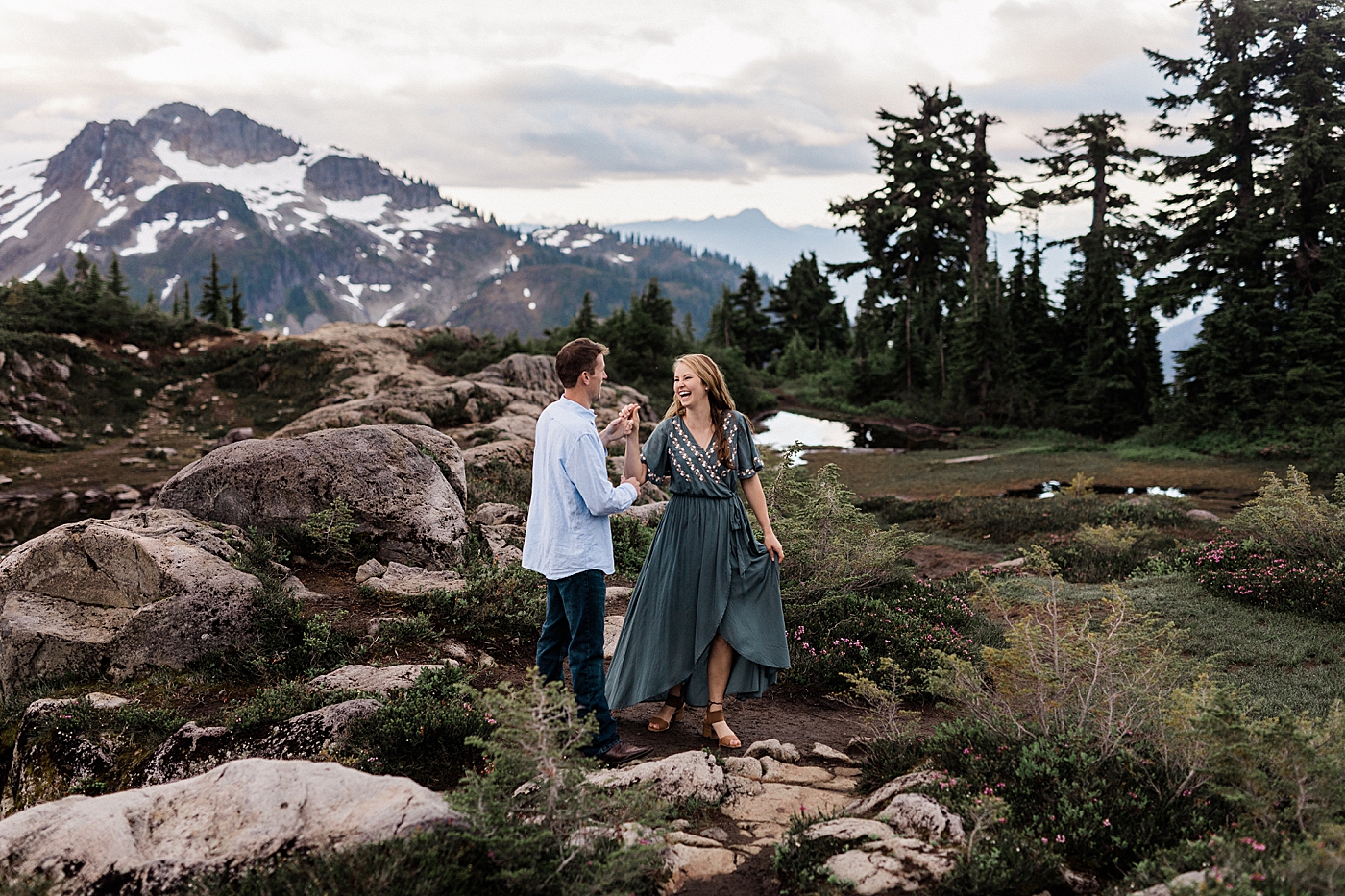 Winter engagement session in Washington State | Megan Montalvo Photography