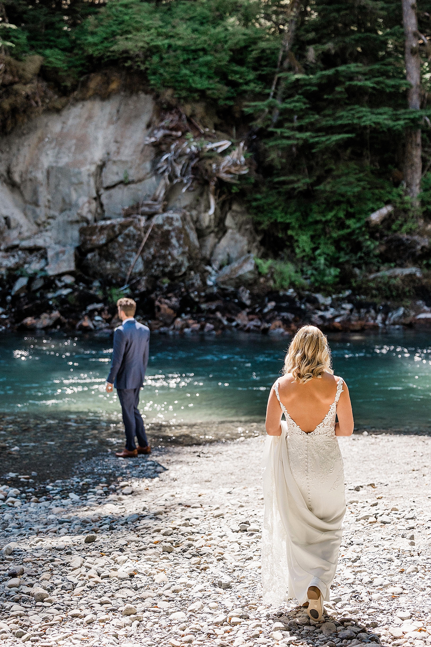 First look at Mount Baker before elopement. Photo by Megan Montalvo Photography.