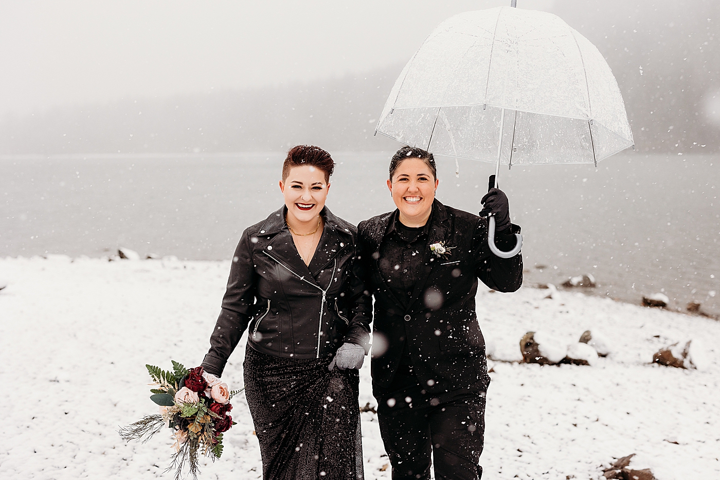 Snowy winter elopement in the PNW. Photo by Megan Montalvo Photography.