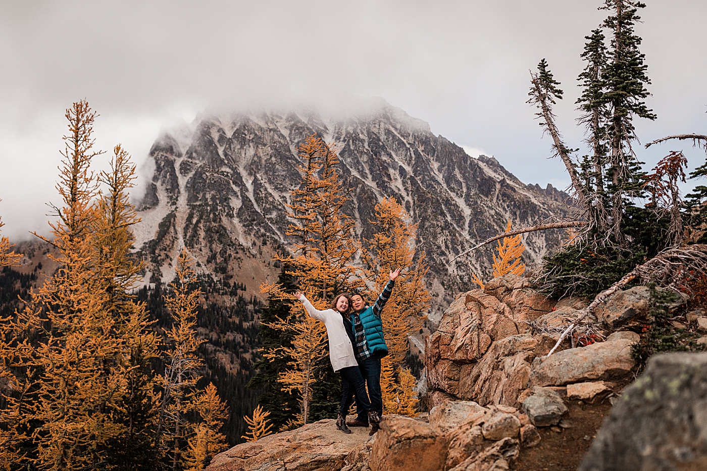 Adventure engagement session in the PNW during fall. Photo by Megan Montalvo Photography.