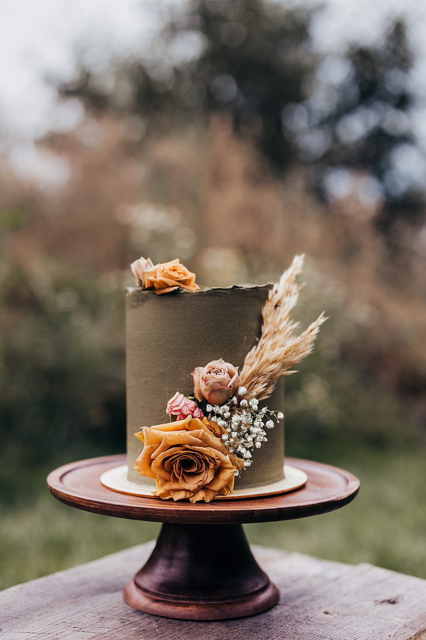Small wedding cake. Photo by Megan Montalvo Photography.