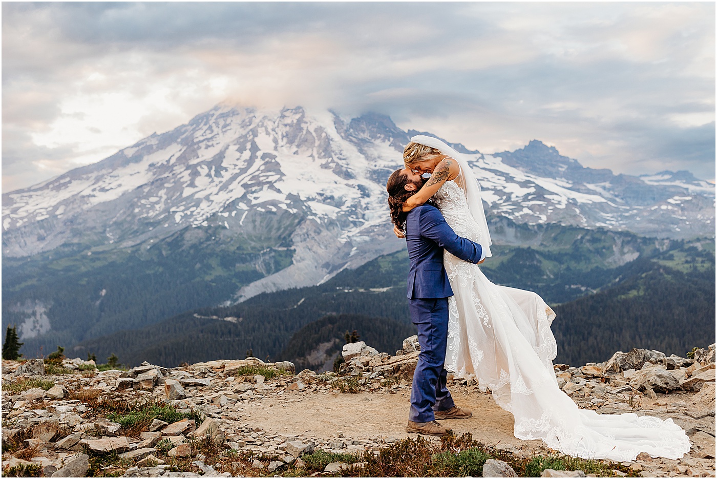 Intimate elopement at Mount Rainier National Park | Photo by Megan Montalvo Photography
