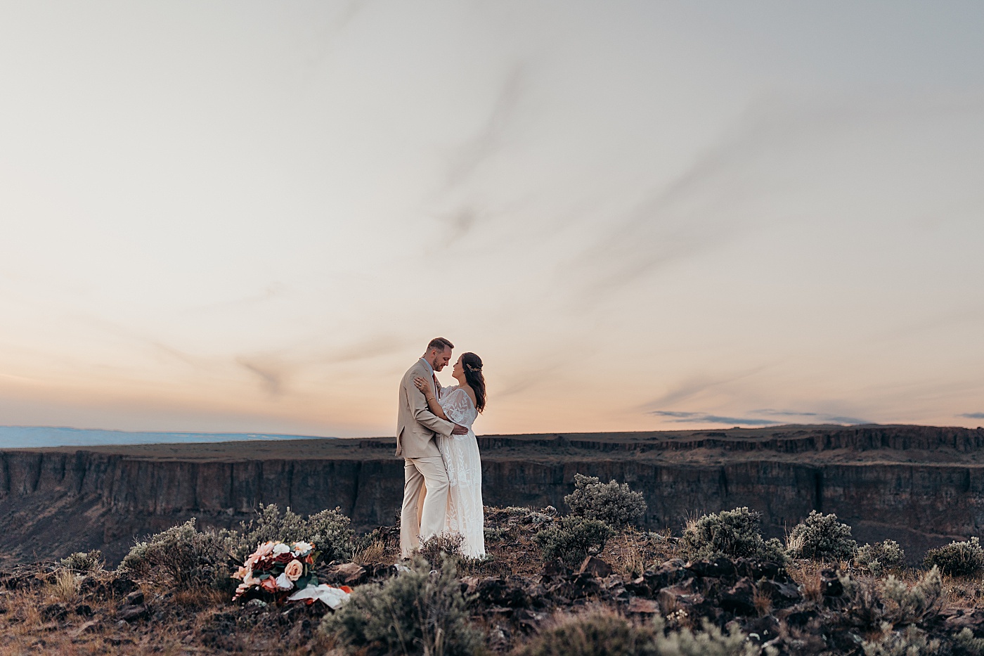 Bride and groom portraits at sunset at Vantage | Photo by Megan Montalvo Photography