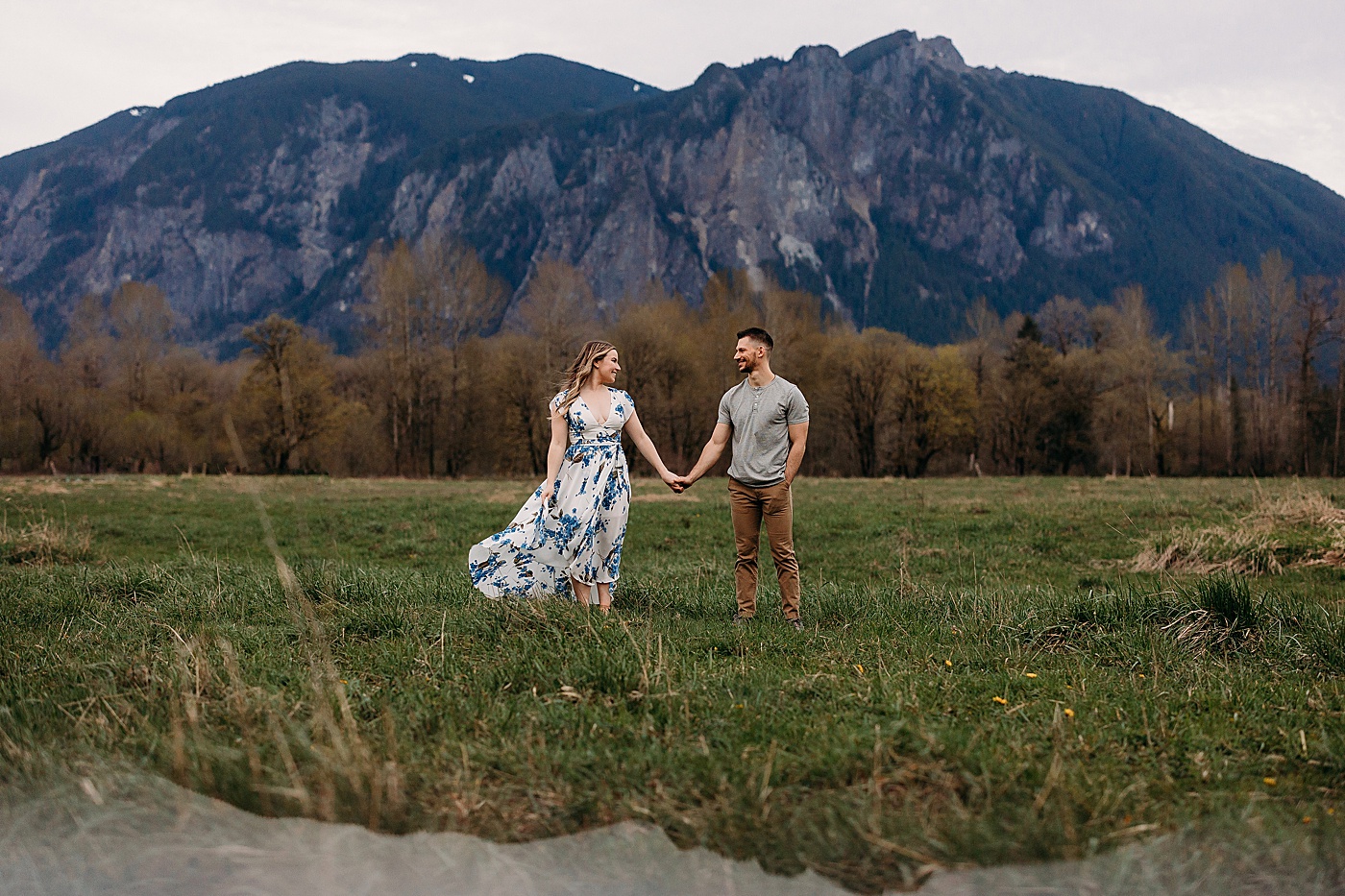 PNW engagement session with mountain views | Photo by Megan Montalvo Photography